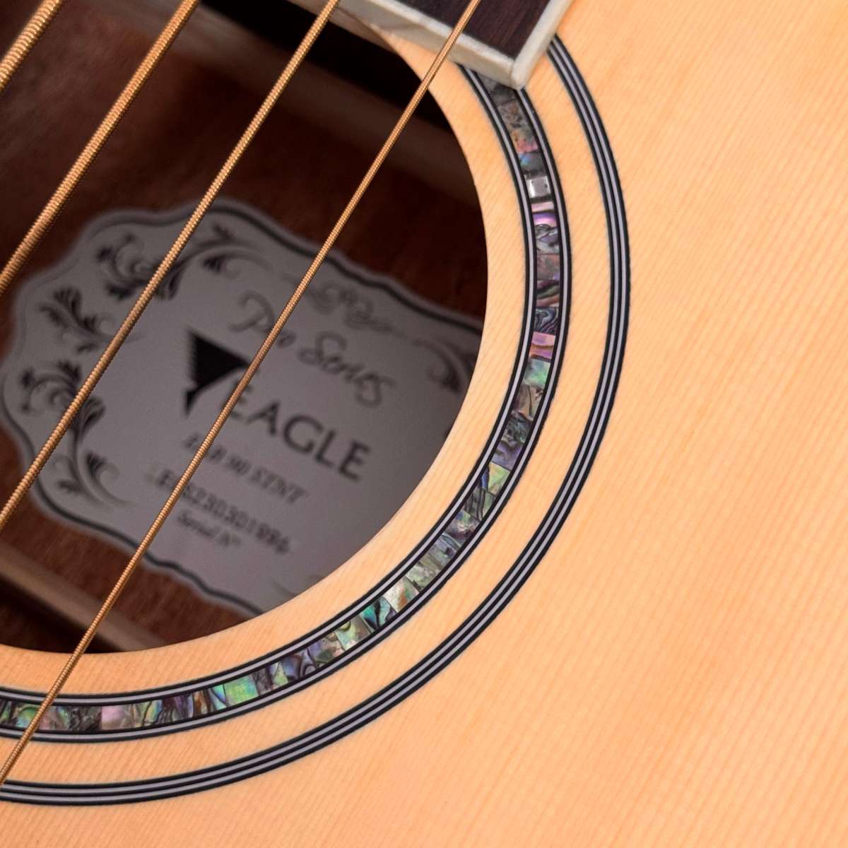 EAB90-STNT-baixolao-eletroacustico-EAGLE-Pro-Series-detalhe12 Roseta de abalone baixolao Eagle pro series EAB 90