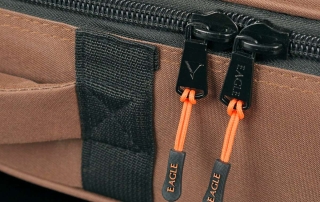 bag-deluxe-detalhe-zipper ziper personalizado da bag acolchoada de violao eagle