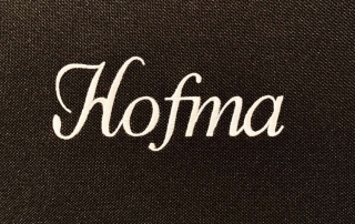 Logo bordado de violino Hofma