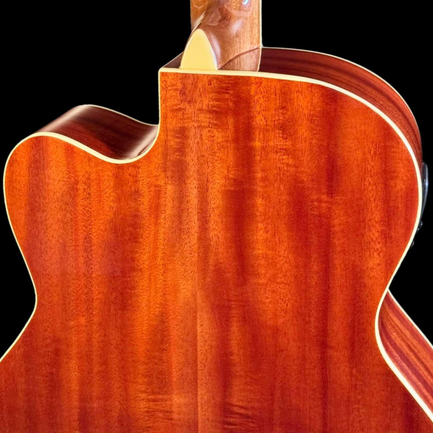 hbs190-baixo-eletroacustico-4-cordas-hofma-detalhe05
