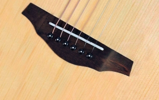 violao auditorium eletroacustico hofma hma260 natural detalhe cavalete