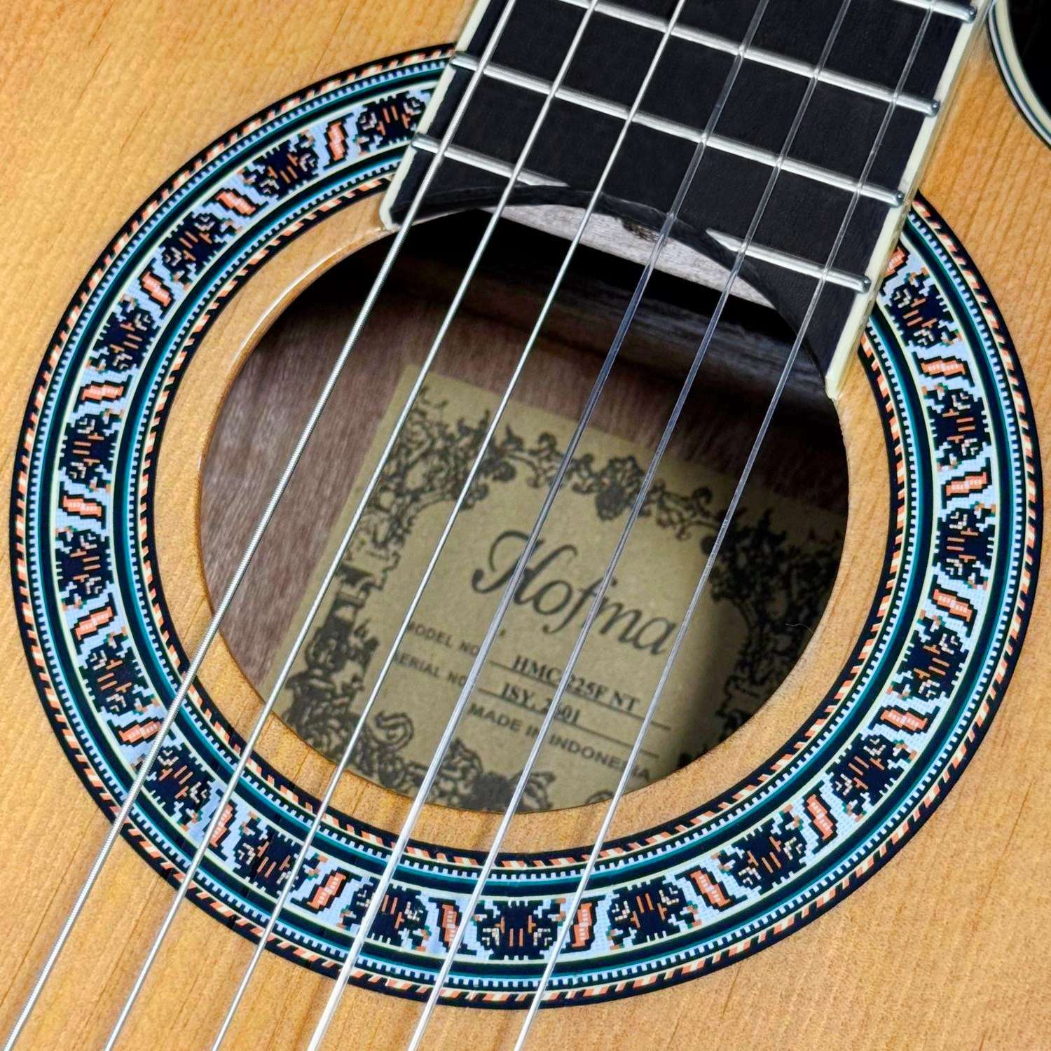 hmc225-violao-classico-flat-hofma-hmc225-nt-natural-detalhe5 roseta de violão flat nylon Hofma HMC 225F