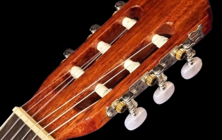 viol&atilde;o classico para canhoto eletroacustico com cordas de n&aacute;ilon hofma hmc225 nt lh detalhe headstock