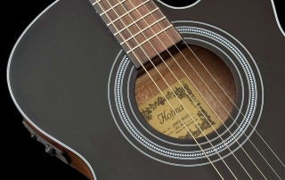 hmf248b-violao-folk-eletroacustico-tampo-preto-hofma-preto-natural-acetinado-detalhe01 violão folk eletroacústico tampo preto acetinado hofma hmf248b detalhe tampo e braco
