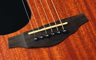 viol&atilde;o folk hofma eletroac&uacute;stico para canhotos hmf250 stnt lh detalhe cavalete