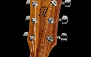 hmf250b-violao-folk-eletroacustico-tampo-preto-hofma-preto-natural-acetinado-detalhe02 violao folk eletroacústico hofma preto natural acetinado hmf250b stnt detalhe headstock