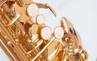 hsa400-saxofone-alto-hofma-laqueado-dourado-detalhe05