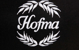 estojo de saxofone alto hofma hsa400 detalhe logo bordado