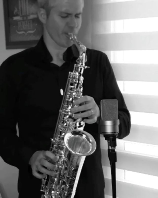 Nosso SAX510S em ação com Fábio Costa! 😉🎷🦅  Reposted from @fabiocostasax Aos Casais Apaixonados🎷🎶❤ Compartilhe esse video com quem você Ama 😍🤗.Música by @adele 
@eagle.musical 
@palhetasgonzalez 
#instamusic #instalove #music #lovesongs #namorados #instagood #producer #saxofone #noivos #casamento #noiva #noivo #amor #Life #saxophonist #saxo #saxophoneplayer #saxofonista #worldmusic #world #adele #easy #on #my