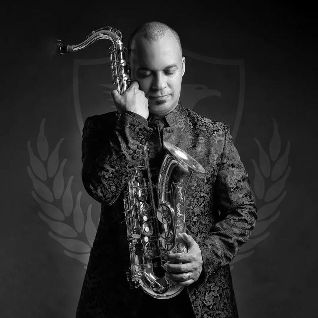 🎉🎶 Hoje é um dia especial! 🎷🎂 Queremos desejar um feliz aniversário ao multitalentoso saxofonista @marquinhosax ! 🎈🥳 Que a vida continue sendo uma sinfonia maravilhosa para você, repleta de harmonia, sucesso e muita música! 🎵✨ Parabéns, Marquinho! 🎉🎂🎶