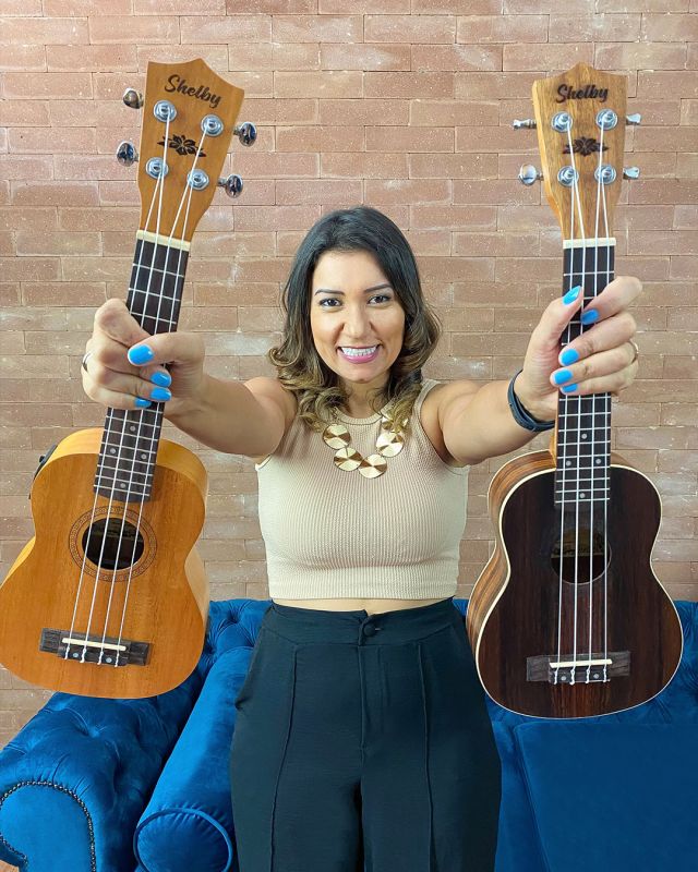 ♥ Nada como relaxar ao som do ukulele! Dois modelos lindos para se apaixonar 😍
Nos conte aqui, qual o seu favorito? Modelos: SU21ME e SU21R  #instrumentosmusicais #musicas #instrumentos #ukuleles #ukulele