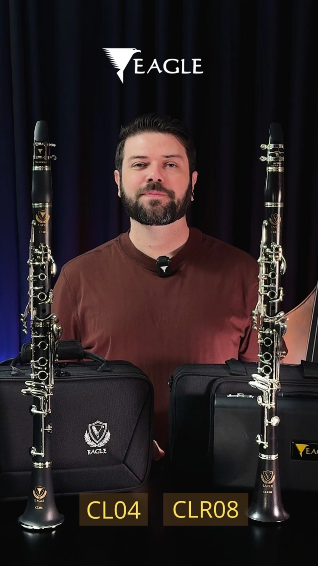 Assim como todos os instrumentos de sopro da Eagle, os clarinetes foram desenvolvidos com foco em qualidade sonora, afinação precisa e acabamento pensado nos minimos detalhes.  🎵 Série Concerto (CLR 08)
Feito em jacarandá selecionado, traz um timbre rico, quente e com ótima projeção. Acabamento acetinado, chaves niqueladas e corpo em madeira oferecem som orgânico e elegante. Escolha certa para o músico exigentes. Acompanha uma linda case resistente e estojo de luxo para transporte e proteção dupla para o instrumento.  🎵 Série Pro (CL 04)
Construído em resina, oferece leveza, conforto nas chaves e entonação precisa. Ideal para estudantes e músicos que buscam praticidade sem abrir mão da qualidade. Acompanha estojo de luxo para transporte e proteção do instrumento.  Eagle, asas para o seu talento!  #eagle #eagleinstrumentos #clarineteeagle #clarinete