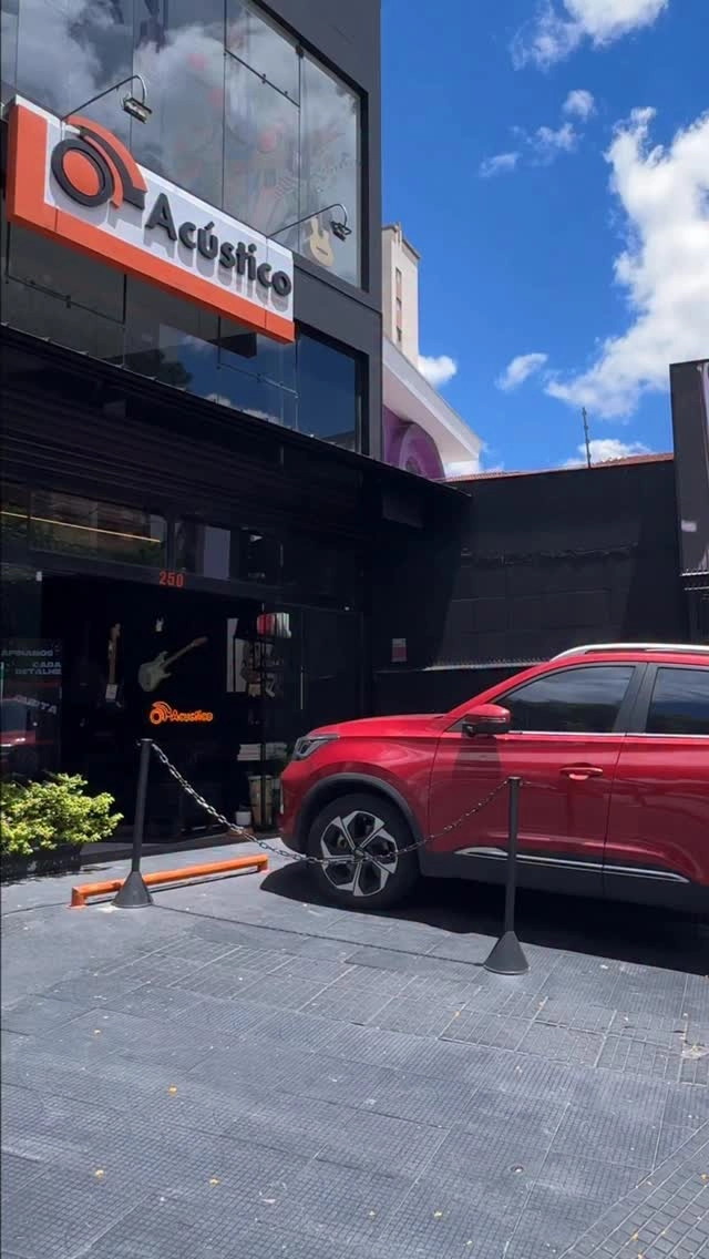 Conheça a loja “O Acústico”, nossa parceira premium na zona norte de São Paulo! Um espaço com ambiente acolhedor e feito pra quem ama música de verdade. 💛  Você poderá testar nossos instrumentos e até tomar um café enquanto fala sobre música — do jeito que a gente gosta. ☕🎸  📍 Passe na loja e viva essa experiência!➡️ Siga a @lojaoacustico e venha despertar a música que há em você! 🦅  #eagleinstrumentos #lojaoacustico #instrumentosmusicais #eagle #ocustico