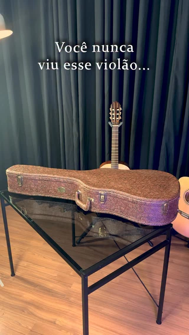 Vocês pediram e ele chegou!!! 😍  Garanto que esse violão vocês nunca viram!!!🫣  #violão #instrumentosmusicais #reelsinstagram