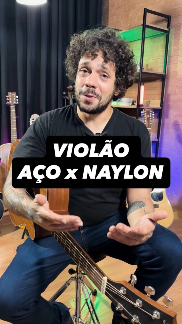 🎸 Você sabe qual é a diferença entre um violão de corda de nylon e um de corda de aço?No vídeo de hoje, o @caiocaetano.wav mostra de um jeito simples como cada tipo de corda muda o som, o toque e até a sensação ao tocar.  Se você está começando ou quer descobrir qual combina mais com o seu estilo, esse vídeo vai te ajudar a escolher o seu som ideal.  👉 Comenta aqui qual tipo você prefere: nylon ou aço?E compartilha com aquele amigo que também ama violão! 🎶  #eagleinstrumentos #hofmainstrumentos #shelbyinstrumentos #instrumentos #violão #violaoaço #violaonylon