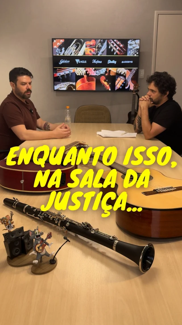 Acompanhe em primeira mão uma reunião de roteiro aqui na empresa! 🤣  Dessa vez o assunto é sobre violão de Naylon e Aço! 🎸  Claro que antes de gravar tem que ter aquele café! ☕️😉  #eagle #hofma #eagleinstrumentos #hofmainstrumentos #violão