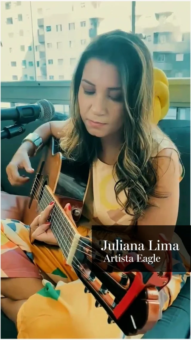EPISÓDIO 02  Histórias, momentos e muita música ao longo do caminho. 🎶  Nessa série, a artista @oficialjulianalima compartilha um pouco da sua trajetória, curiosidades da sua carreira e a conexão construída com seus instrumentos Eagle ao longo de 9 anos.  Tudo de forma leve, verdadeira e com aquele olhar de quem vive a música de perto todos os dias.  Dê o play e venha conhecer mais dessa história com a gente. 😉  #eagle #julianalima #eagleinstrumentos