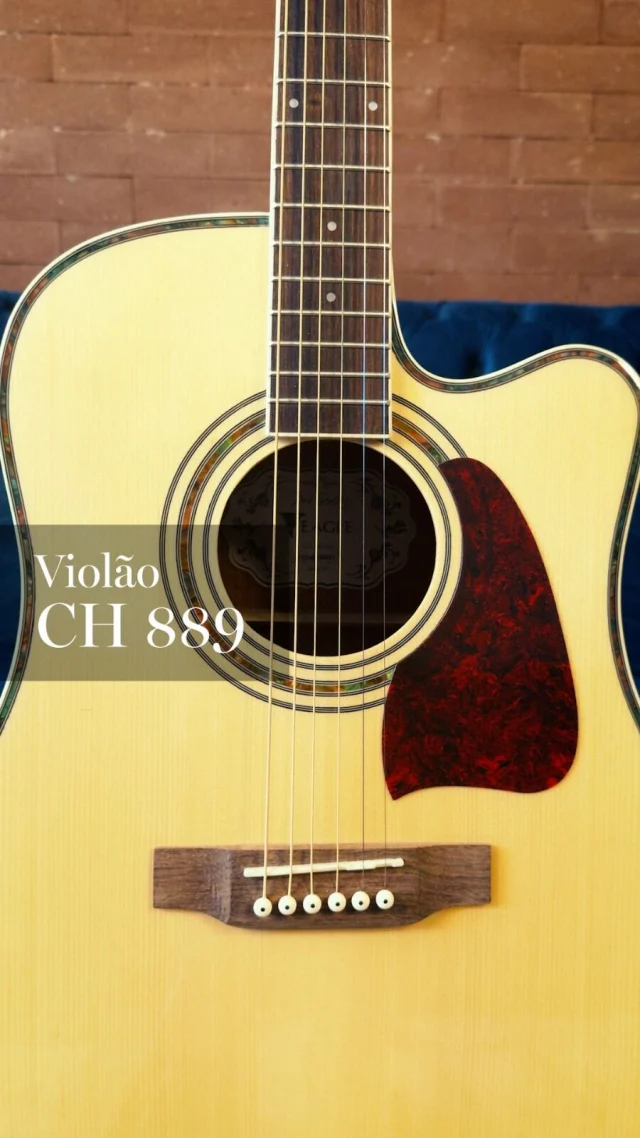 Se você tivesse que escolher um único violão pra tudo… seria esse!!! 😍  O CH889 da Eagle entrega o que realmente importa:
som cheio, definição nas notas e conforto na mão desde o primeiro acorde.  Plugou, resolveu.
Com pré e afinador embutido, ele já está pronto pro palco, ensaio ou gravação. 😉  E quando você olha de perto, os detalhes fazem a diferença! É um instrumento que valoriza o seu som e a sua presença.  Agora me conta: você usaria esse violão em qual momento? 👇  Eagle, asas para o seu talento! 🦅  #eagle #violaoeagle #eagleinstrumentos #instrumentosmusicais #violão