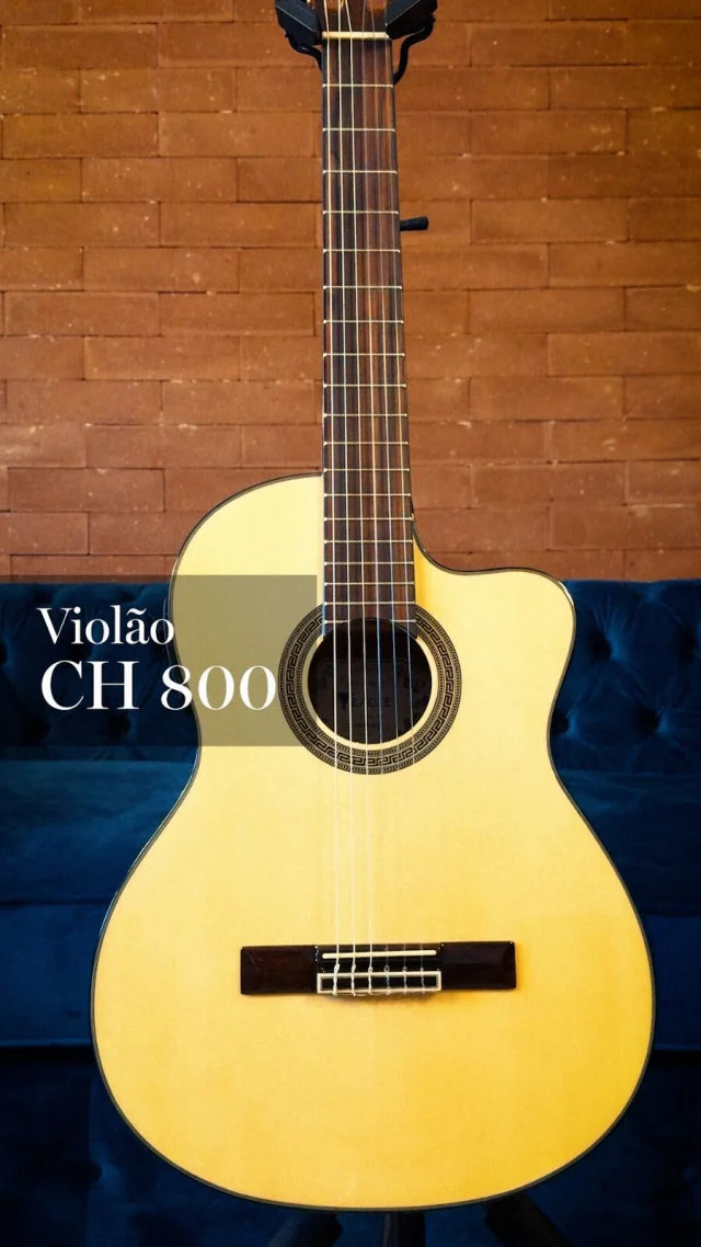 Tem violão que você toca… e já não quer largar. 😉  O Eagle CH800 entrega isso logo no primeiro acorde: som cheio, definição e um equilíbrio que faz tudo soar melhor, seja estudando, tocando em casa ou em uma apresentação.  Além do som, ele traz conforto na mão, o que facilita a evolução e faz você tocar por mais tempo sem esforço.  É um instrumento que passa confiança, daqueles que acompanham você em cada fase, do início até momentos mais sérios na música.  Se você quer evoluir de verdade, faz diferença escolher um violão que te acompanha nesse caminho.  👉 Vá até uma loja, teste o Eagle CH800 e sinta isso na prática.  Eagle, asas para o seu talento! 🦅  #eagle #eagleinstrumentos #violão #instrumentos #violaoeagle
