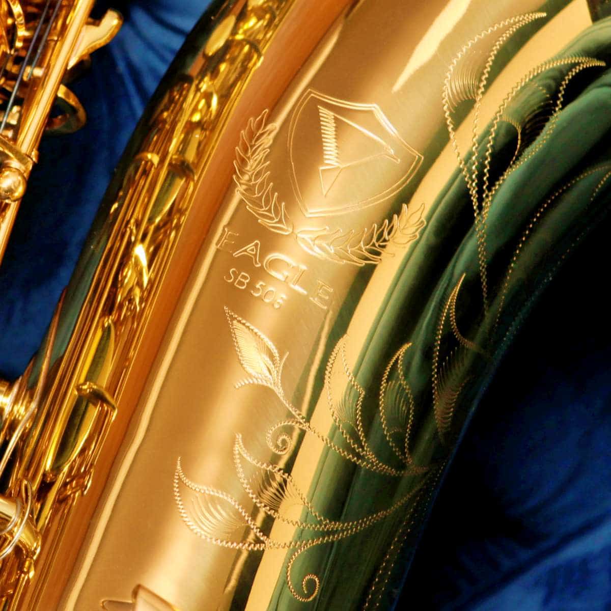 sb506-saxofone-baritono-laqueado-dourado-eagle-pro-series-detalhe11