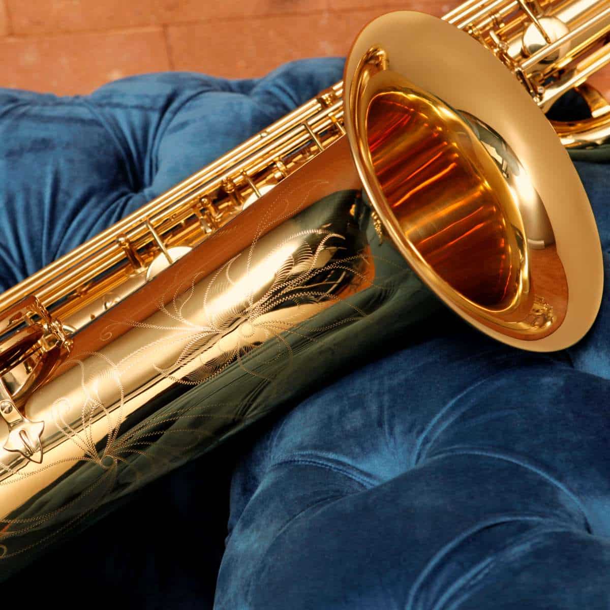 sb506-saxofone-baritono-laqueado-dourado-eagle-pro-series-detalhe6