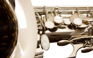 st503-saxofone-tenor-eagle-st503-n-niquelado-detalhe1 st503 saxofone tenor eagle st503 niquelado chaves e madreperola