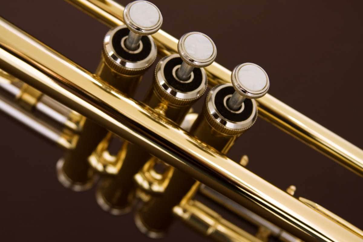 trompete-3-pistos-eagle-tr504-laqueado-detalhe1