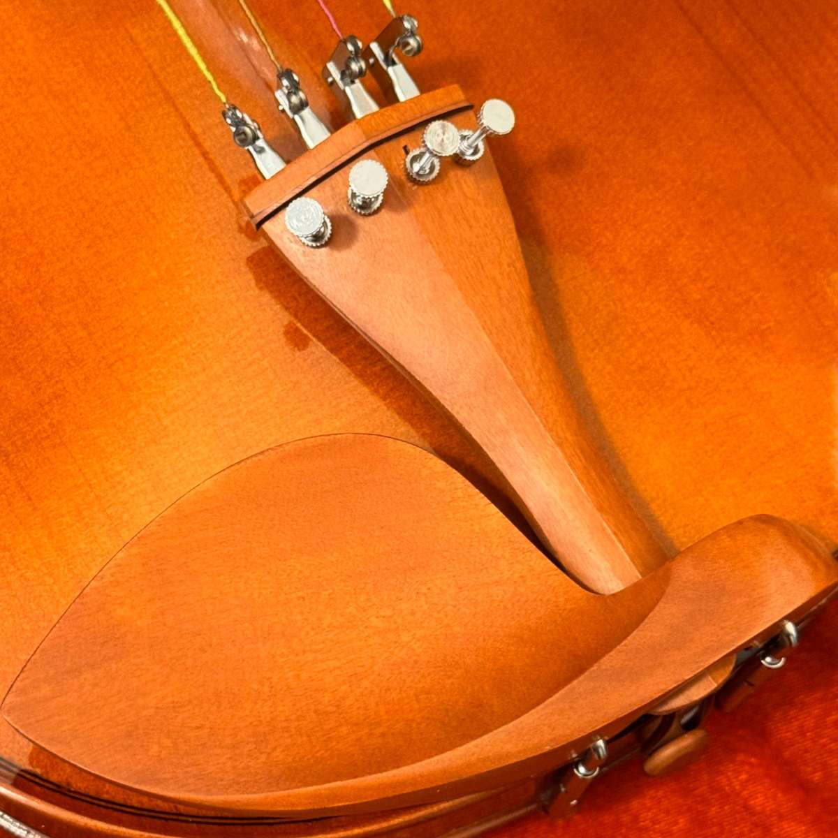 va152-viola-eagle-pro-series-detalhe-02 Estandarte e queixeira de viola de arco Eagle VA152