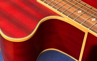 lateral de violão Hofma HMF240 vermelho