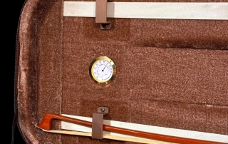 violino-profissional-eagle-master-series-detalhe-higrometro-e-arco